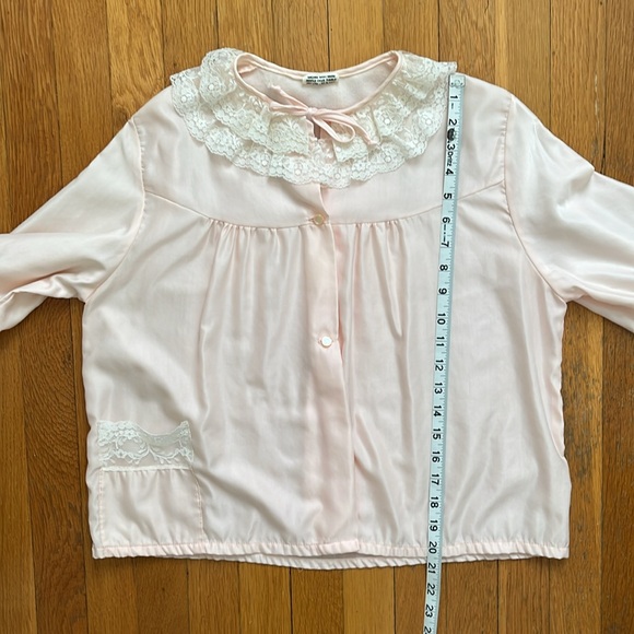 Vintage Bed Jacket Pink with Cream Lace Frill Neck and Tiered Lace Cuffs Size L - Picture 6 of 13